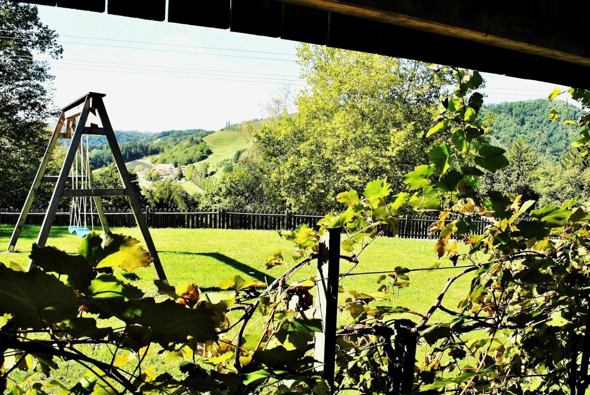 Ferienwohnungen Karin Am Seggauberg Leibnitz Exterior photo